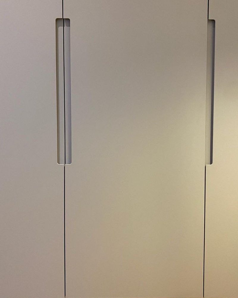 Распашной шкаф бежевый фото