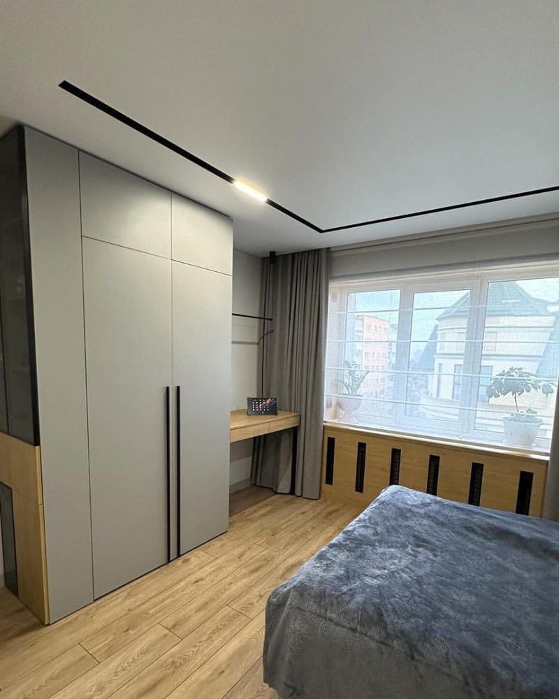 Распашной шкаф серый